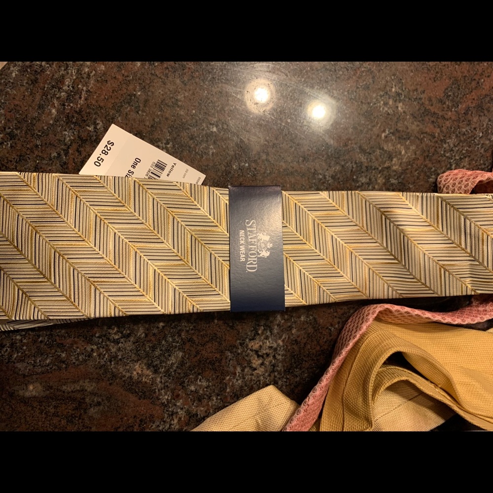 Staffers yellow pattern tie